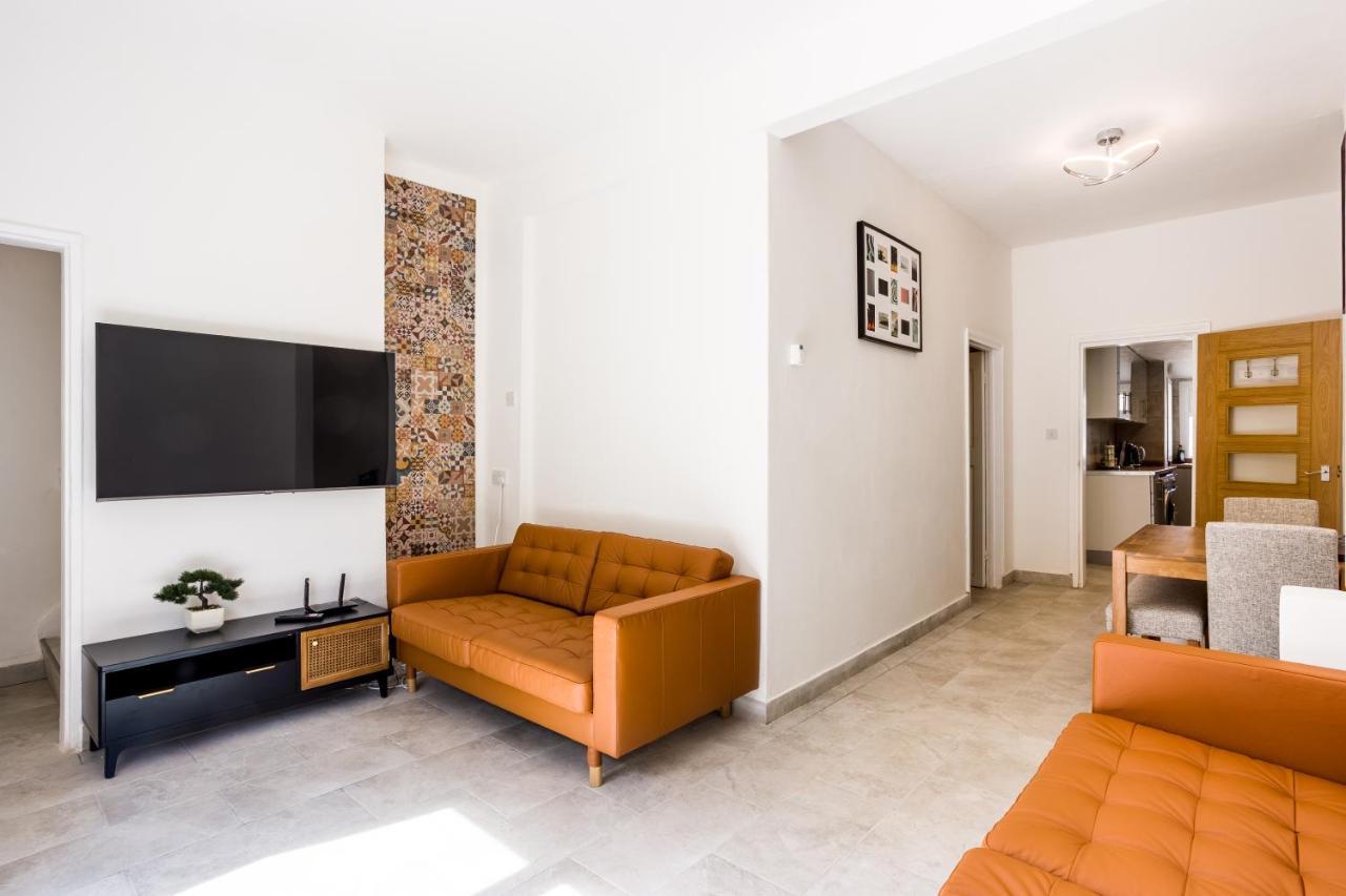 4 Bedroom House With Garden, Parking & 3 Mins Walking Distance From Train Station Londra Dış mekan fotoğraf